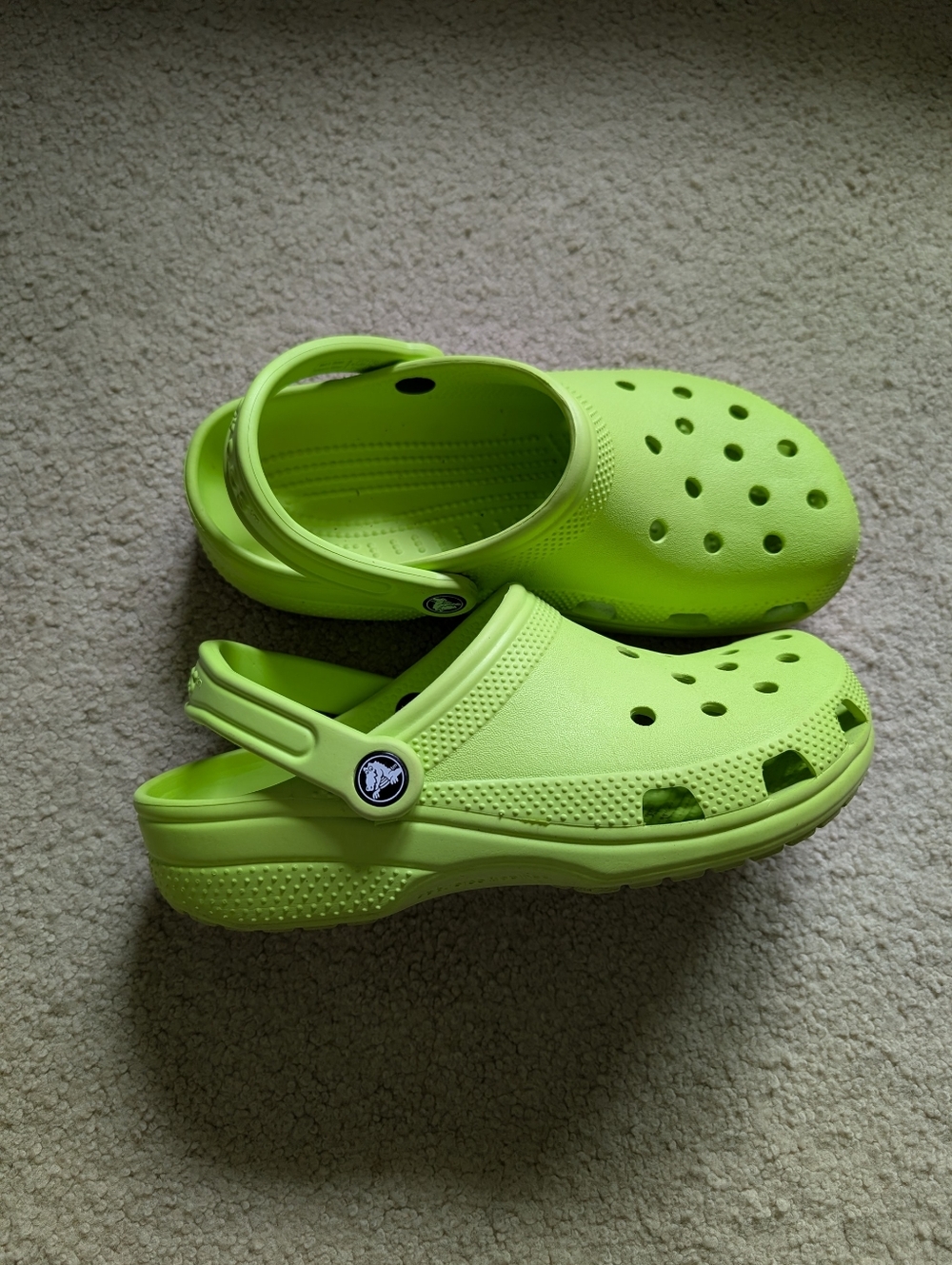 Neon Green Size J6 Or Women's Size 8-8.5 Crocs Clogs - Picture 4 of 10